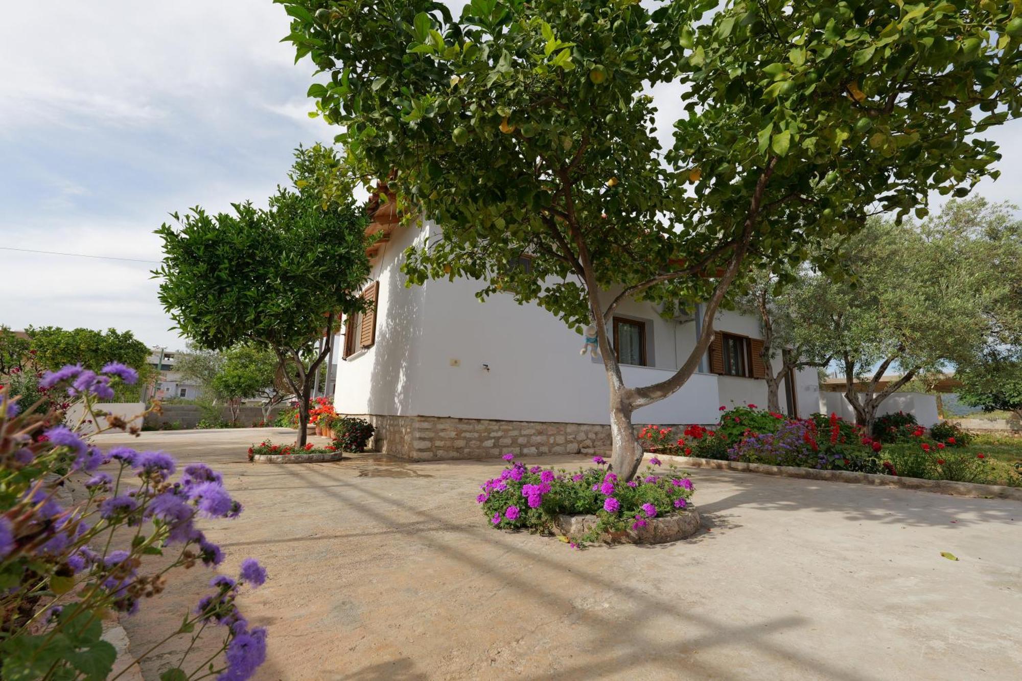 Brahimi Guest House Ksamil Exterior photo